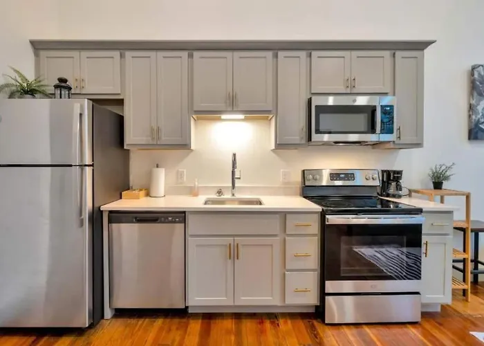 Bright And Modern Studio In Louisville # 303