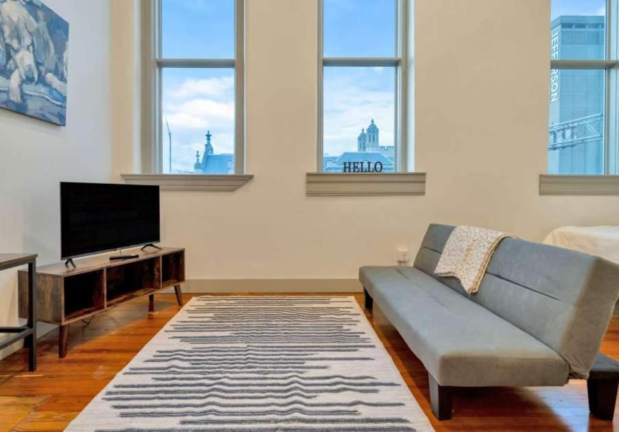 Bright And Modern In # 303 Louisville